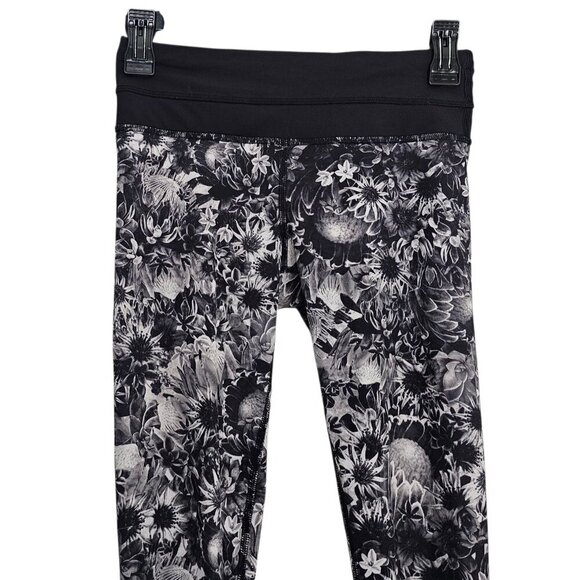 Women's - Lululemon Run: Inspire Crop II All Luxtreme Floral Leggings, Size 2 - Picture 3 of 7